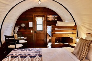 1 bedroom, bed sheets
