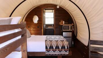 1 多间卧室、床单