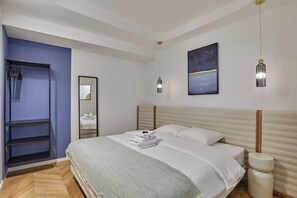 Departamento | Espacio para trabajar con laptop y tabla de planchar con plancha 