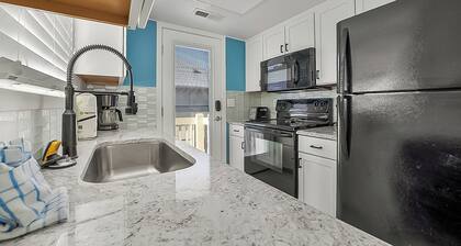 Guest Cottage 77-G: 2 BR, 2.5 BA Cottage in Myrtle Beach, Sleeps 7