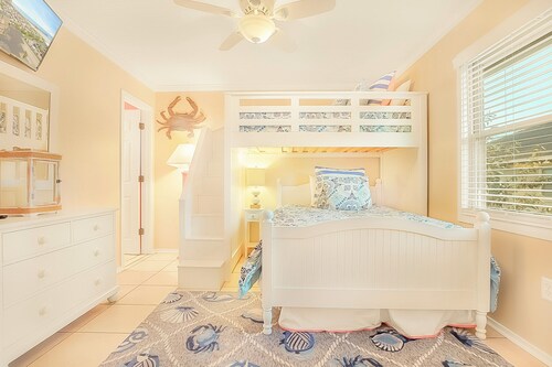 Guest Cottage 77-G: 2  BR, 2.5  BA Cottage in Myrtle Beach, Sleeps 7