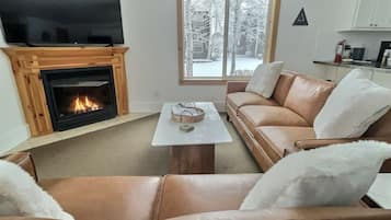 Smart TV, chimenea, videojuegos y tenis de mesa