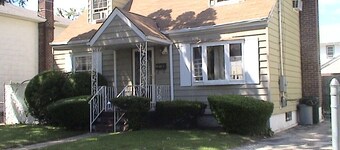 Spacious family house in Queens, 10 minutes from JFK, Mall & Train, Free Parking