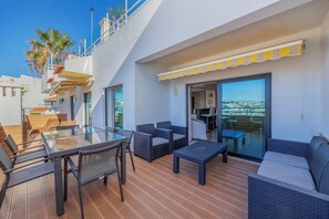 Outdoor dining - Superior 2-bed Overlooking Old Town and Atlantic Ocean (Albufeira)