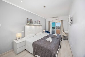 2 bedrooms, in-room safe, iron/ironing board, free WiFi - Superior 2-bed Overlooking Old Town and Atlantic Ocean (Albufeira)