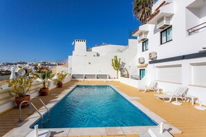 Outdoor pool - Superior 2-bed Overlooking Old Town and Atlantic Ocean (Albufeira)