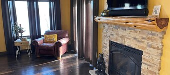 Cozy 8 Person Chalet on the Bay