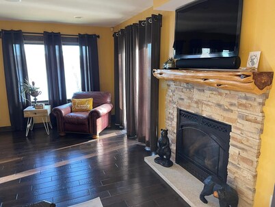 Cozy 8 Person Chalet on the Bay