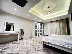 3 chambres, fer et planche à repasser, Wi-Fi, draps fournis