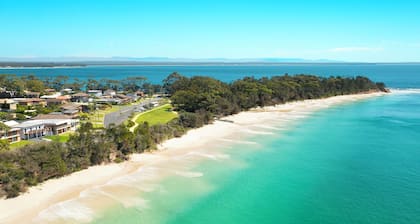 Escape to "On Point", ideal family beach retreat Vincentia - Plantation Point.