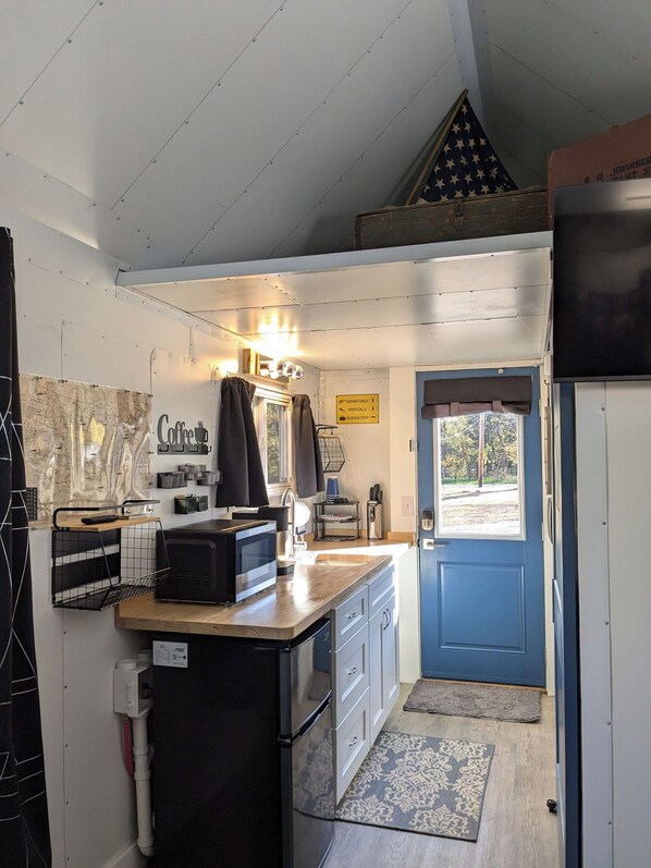 Fridge, microwave, coffee/tea maker, toaster