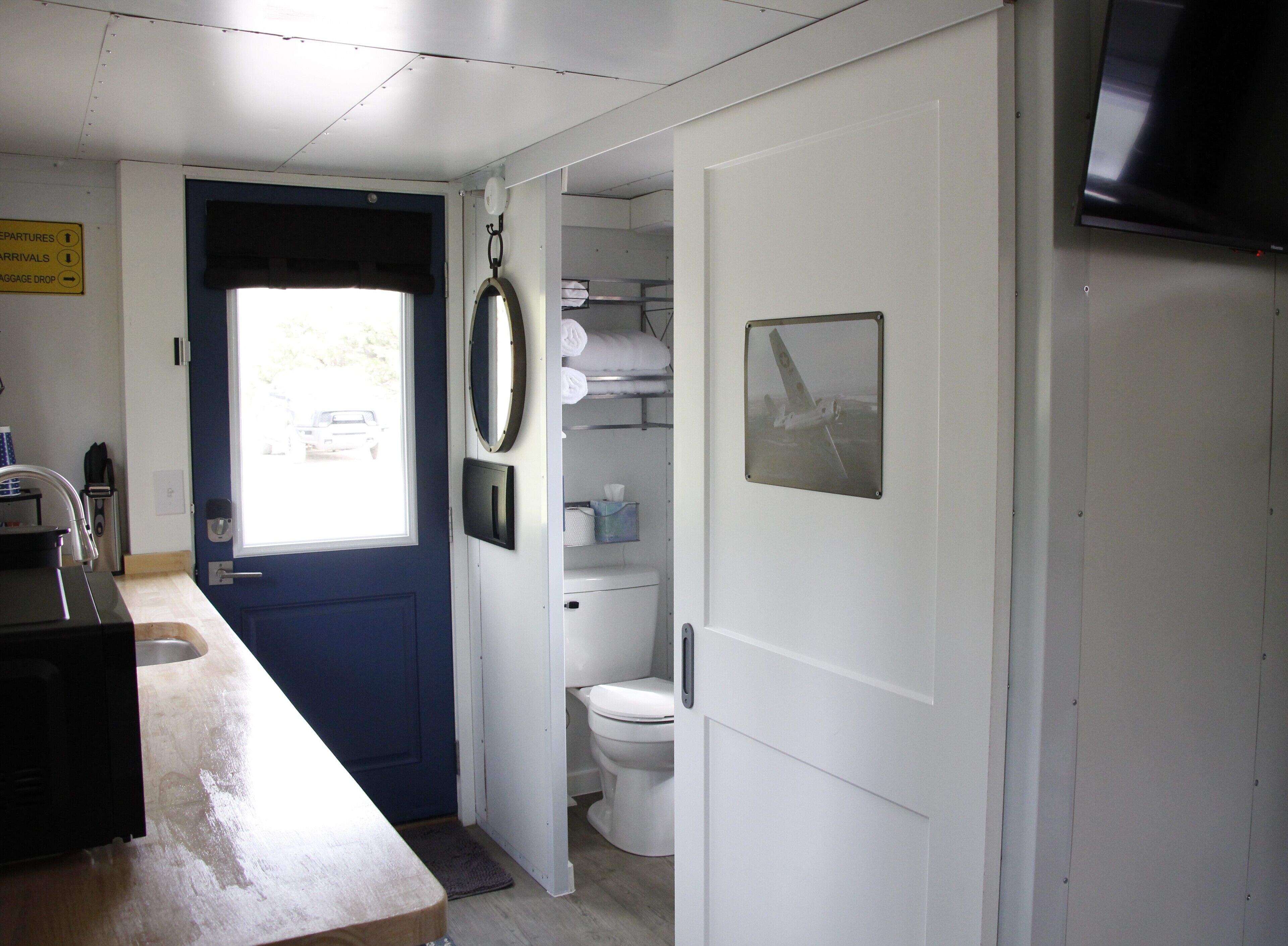 تجهيزات دش، مجففات شعر، مناشف، صابون