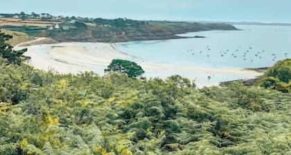 House close to the beach and Brittany coast