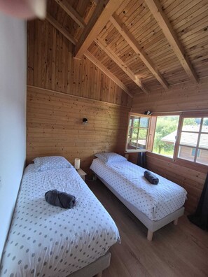 4 chambres, fer et planche à repasser, lit parapluie, Wi-Fi gratuit