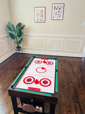 Games room - Charming house, great location, tons of  amenities (Houston)