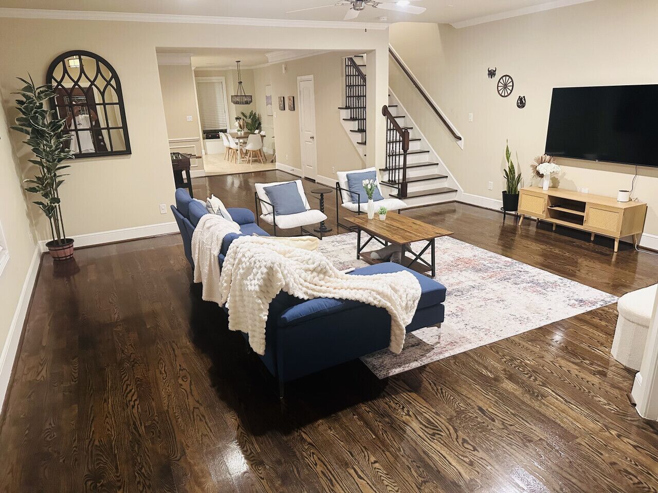 Smart TV, futbolito, tenis de mesa y oficina 