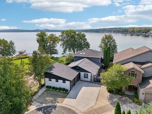 Exterior - Luxury Lakeside Oasis

 (Middleton)