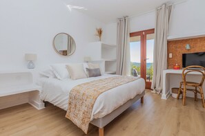 6 makuuhuonetta, silitysrauta/-lauta, Wi-Fi, vuodevaatteet