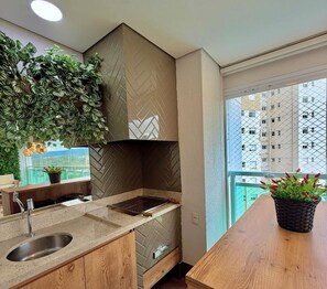 Microwave, oven, stovetop - Apartment luxo 3 suítes varanda gourmet (Vila Mogilar Mogi das Cruzes)