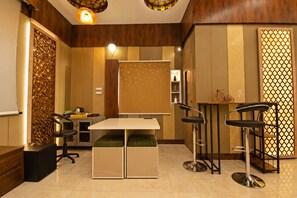 Studio Suite | Premium bedding, pillow-top beds, in-room safe, desk - Le Majestic Business Class Hotel (Puducherry)