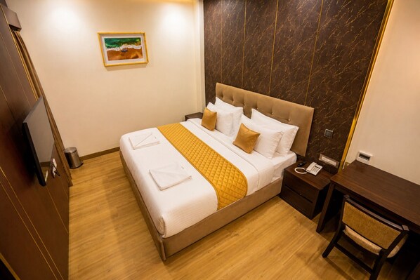 Executive Room | Premium bedding, pillow-top beds, in-room safe, desk - Le Majestic Business Class Hotel (Puducherry)