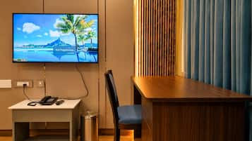 Premium bedding, pillowtop beds, in-room safe, desk