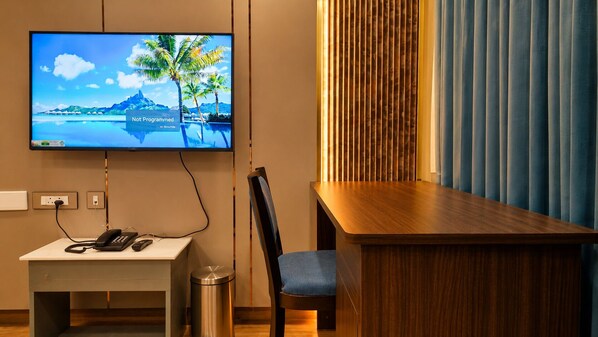 Premium City View | Premium bedding, pillow-top beds, in-room safe, desk - Le Majestic Business Class Hotel (Puducherry)