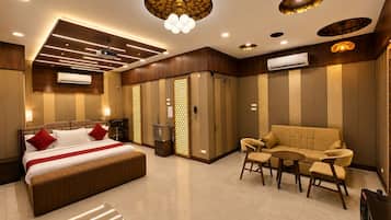 Studio Suite | Premium bedding, pillow-top beds, in-room safe, desk