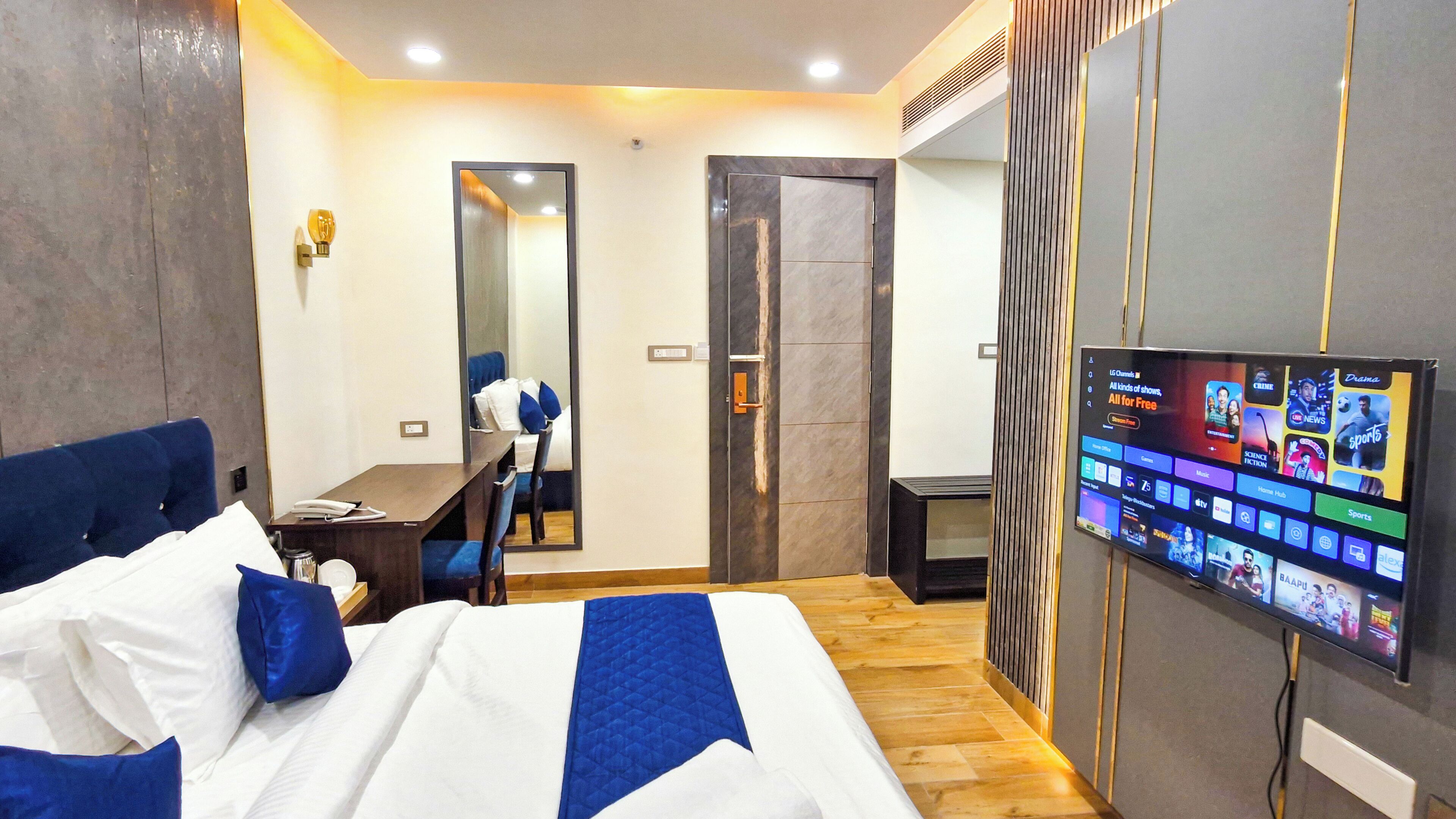 Executive Room | Premium bedding, in-room safe, desk, soundproofing