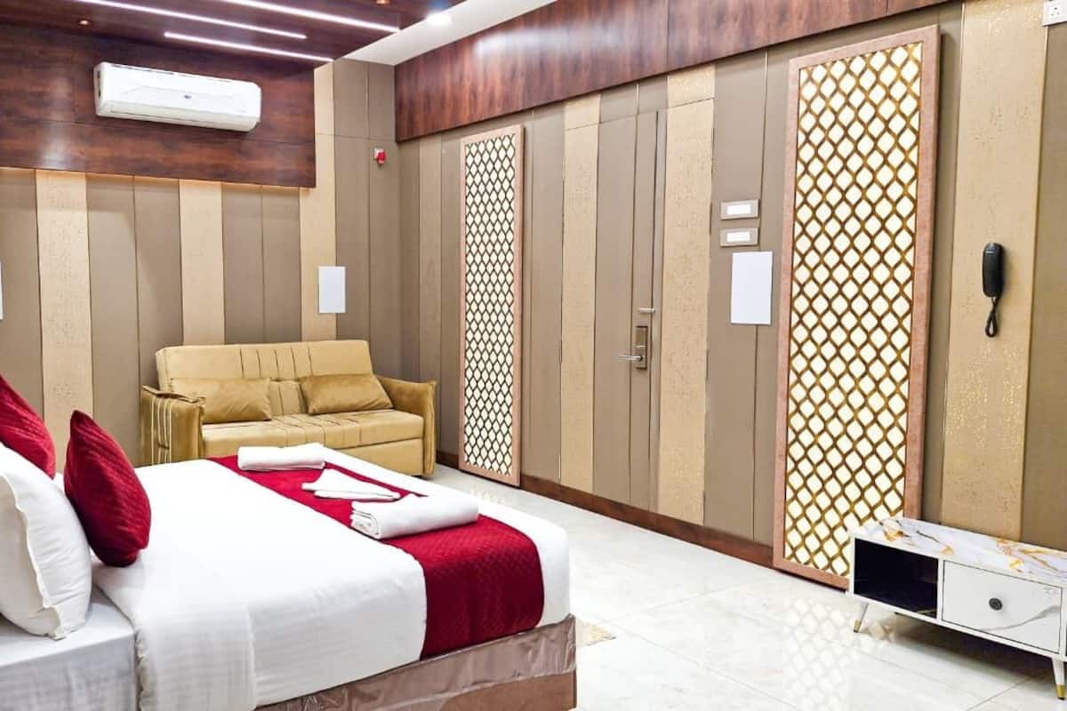 Stüdyo Süit | Kaliteli yatak takımı, odada kasa, masa, ses yalıtımı