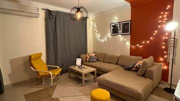 Apartment, 3 Bedrooms, Accessible, Smoking | Living area