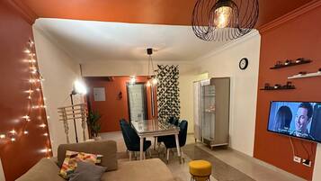 Apartment, 3 Bedrooms, Accessible, Smoking | Living room