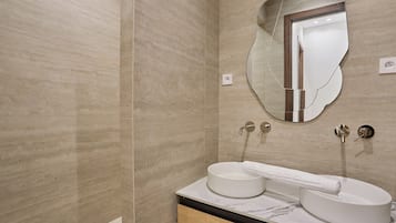 Apartamento | Banheiro | Secador de cabelo, shampoo