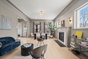 Smart TV, fireplace