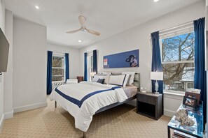 2 bedrooms, iron/ironing board, travel cot, WiFi - Chic 2-bedroom apartment in beautiful Rogers Park with WiFi & EV Charger (Chicago)