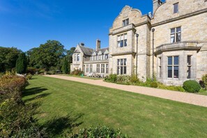 Exterior - Ravenclaw Hall - Seven Bedroom Villa, Sleeps 13 (Ticehurst)