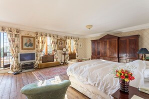 7 chambres, fer et planche à repasser, Wi-Fi, draps fournis