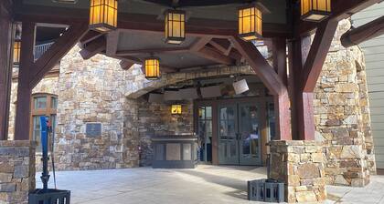 Huge 3-bedroom resort at Ritz Carlton aspen highlands, spa/gym/ ski in ski out!!