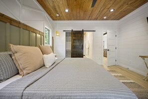 4 camere, una scrivania, ferro/asse da stiro, accesso a Internet