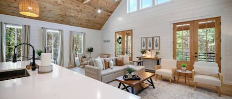 Smart TV, fireplace, books, stereo