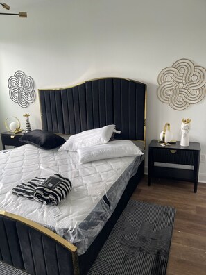 8 bedrooms, in-room safe, desk, iron/ironing board
