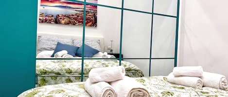 1 habitación, tabla de planchar con plancha, wifi y ropa de cama