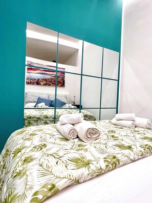 1 bedroom, iron/ironing board, WiFi, bed sheets - Exclusive use apartment, one of the most elegant and central streets in Naples (Napoli)