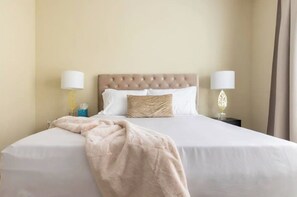 3 chambres, fer et planche à repasser, Wi-Fi, draps fournis