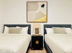 3 habitaciones, tabla de planchar con plancha, wifi y ropa de cama
