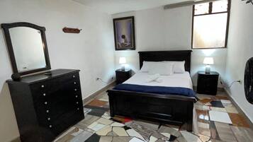 2 makuuhuonetta, silitysrauta/-lauta, Wi-Fi, vuodevaatteet