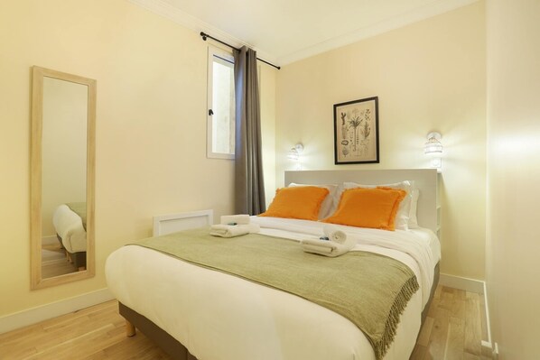 Apartment | 1 bedroom, laptop workspace, iron/ironing board, bed sheets