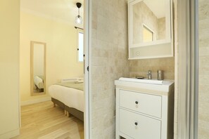 Apartment | 1 bedroom, laptop workspace, iron/ironing board, bed sheets - Apartement Center of Paris (Paris)