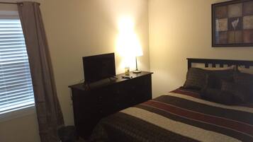 4 bedrooms, iron/ironing board, WiFi, bed sheets