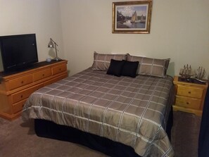 4 bedrooms, iron/ironing board, WiFi, bed sheets - Plaza Midwood 2BR/1.5BA Condo - Pet-Friendly • Near Uptown! (Charlotte)